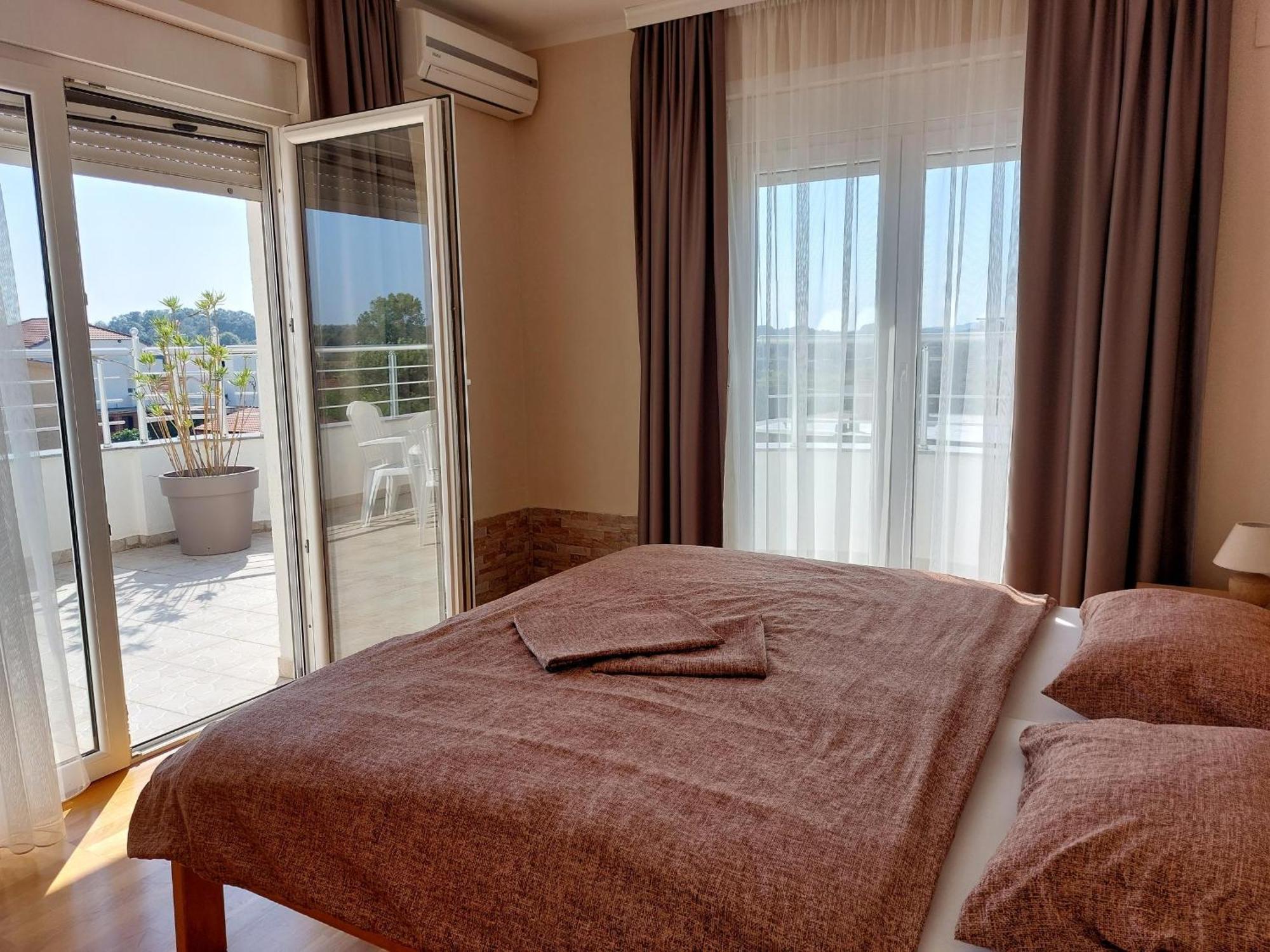 "House Muenster" Bed&Breakfast - Ulcinj 도니 스토이 객실 사진